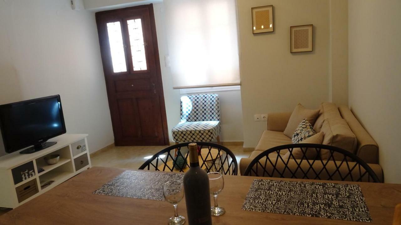 Elegant And Comfortable Apartment In The City Center Ermoupoli Ngoại thất bức ảnh