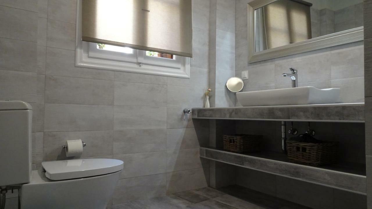 Elegant And Comfortable Apartment In The City Center Ermoupoli Ngoại thất bức ảnh