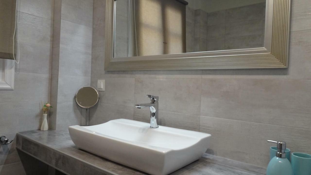 Elegant And Comfortable Apartment In The City Center Ermoupoli Ngoại thất bức ảnh